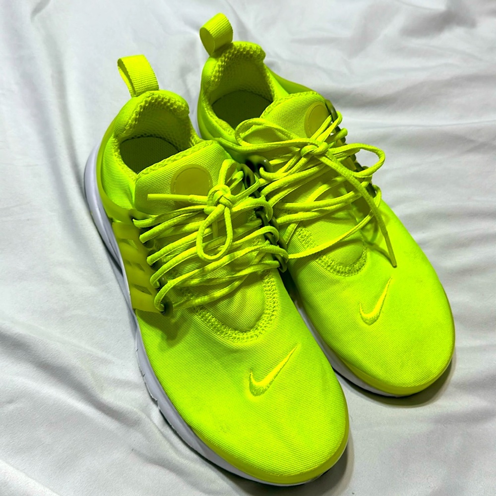 Nike shoes size 6Y